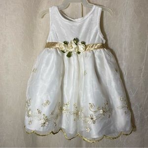 Baby girl formal dress very Beautiful and in Brand New Condition